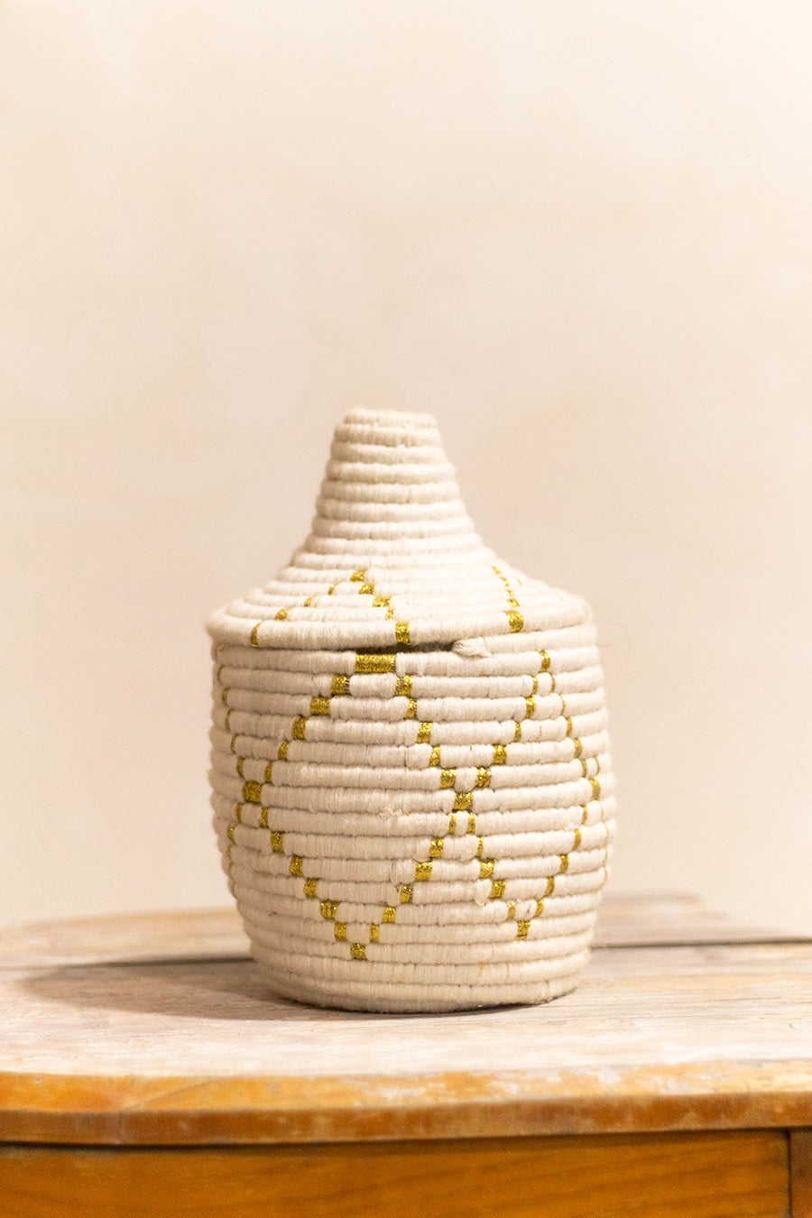 Cesta de palma y lana
