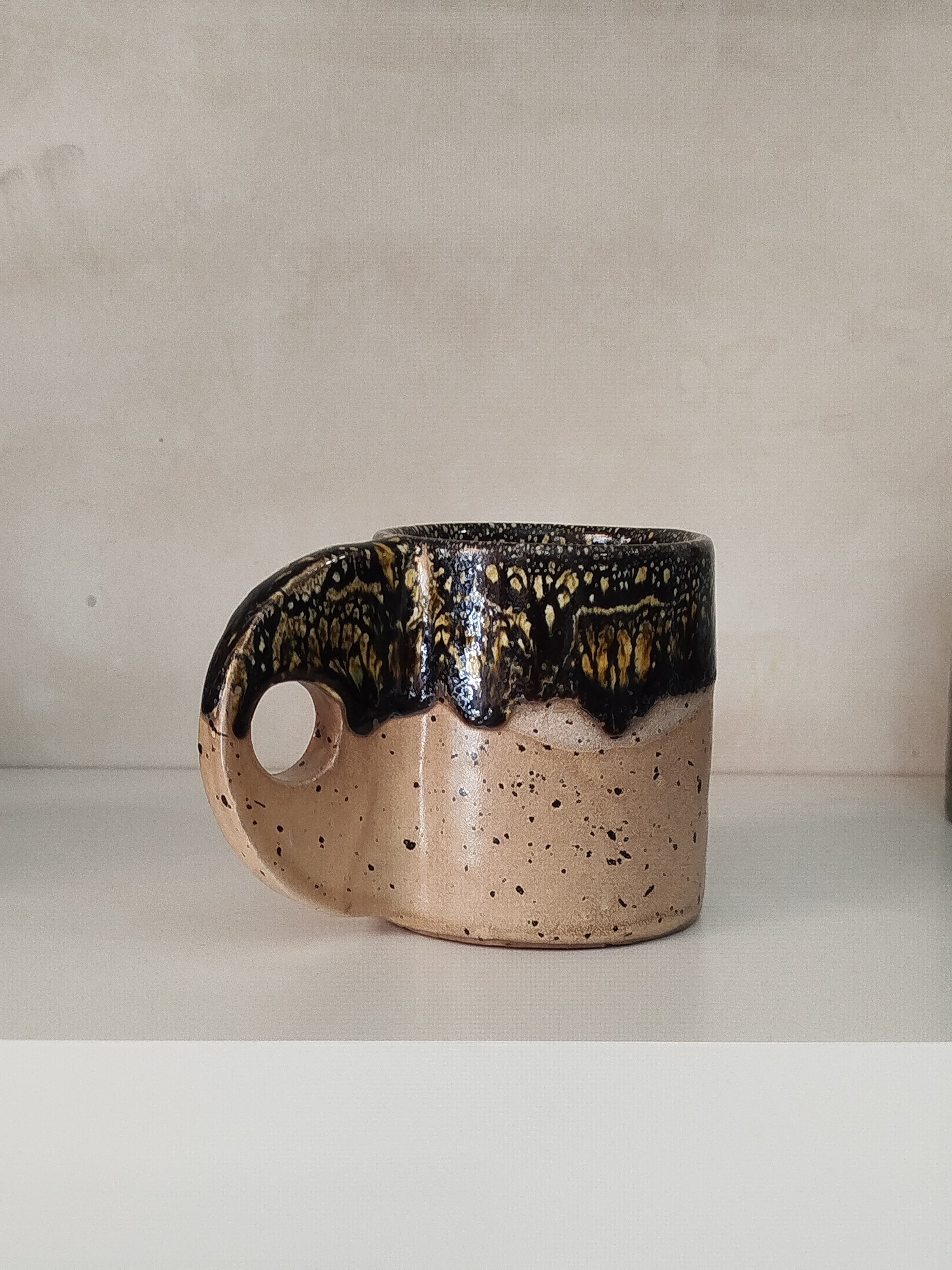 Taza asa escultórica