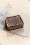 Cubos de fragancia oud de ámbar artesanal para ambientar el hogar en la tienda Matea Camp Yecla.