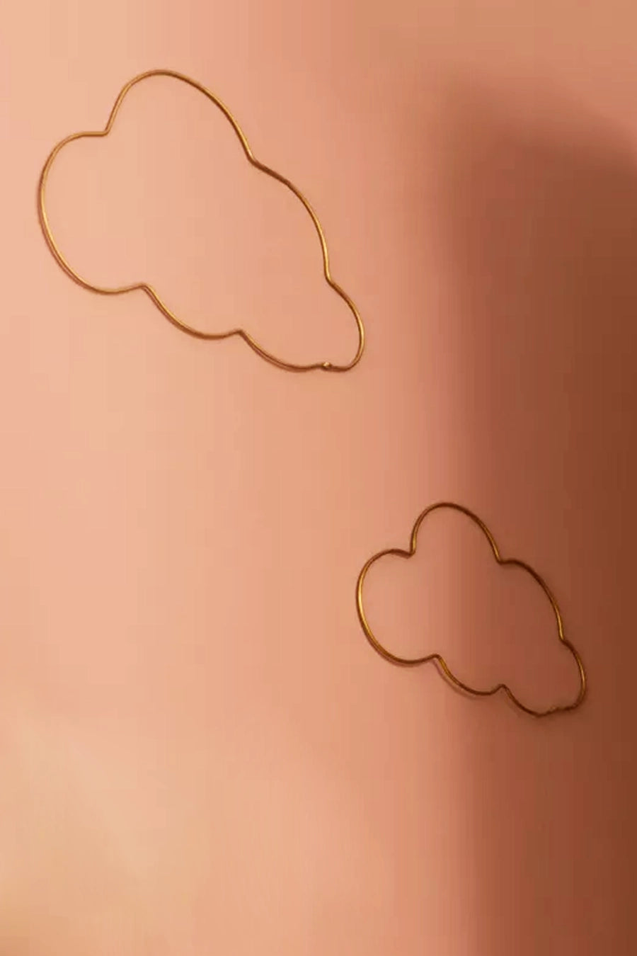 Nube de latón dorado