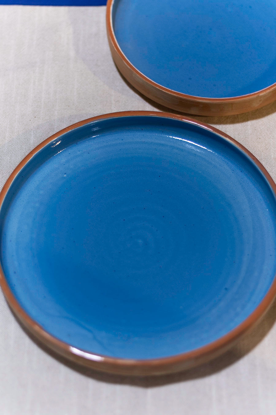 Plato azul de terracota