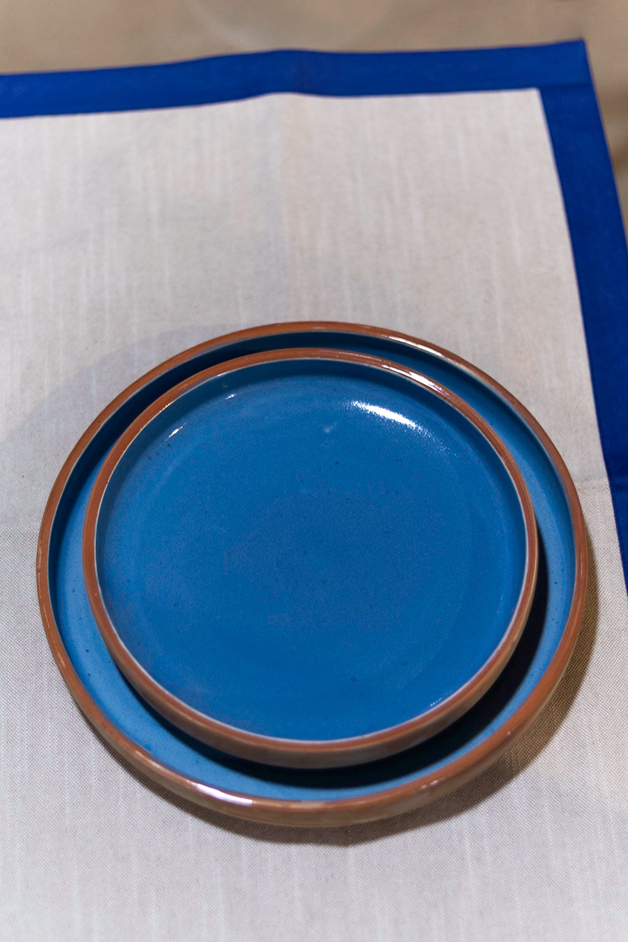 Plato azul de terracota