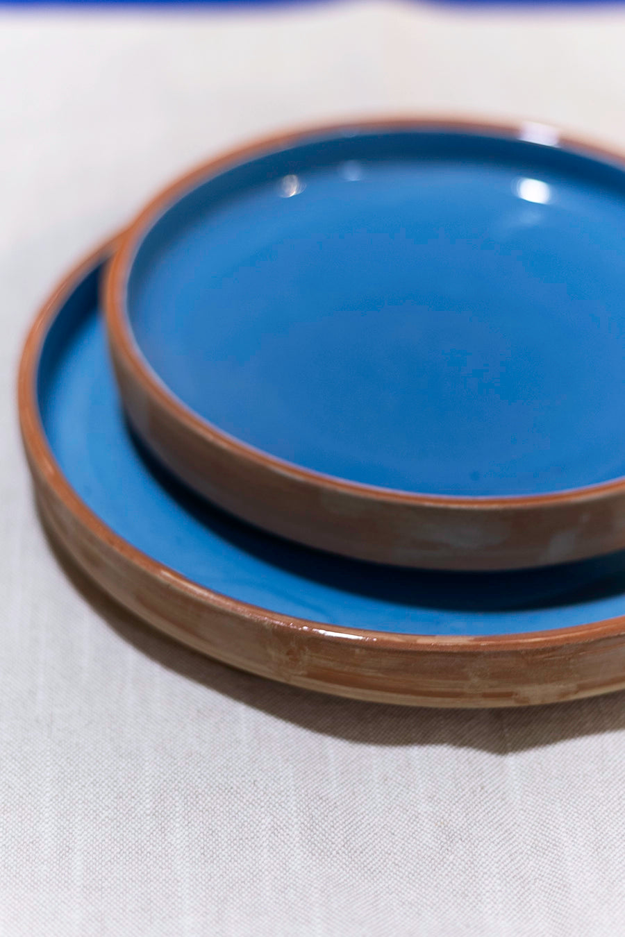 Plato azul de terracota