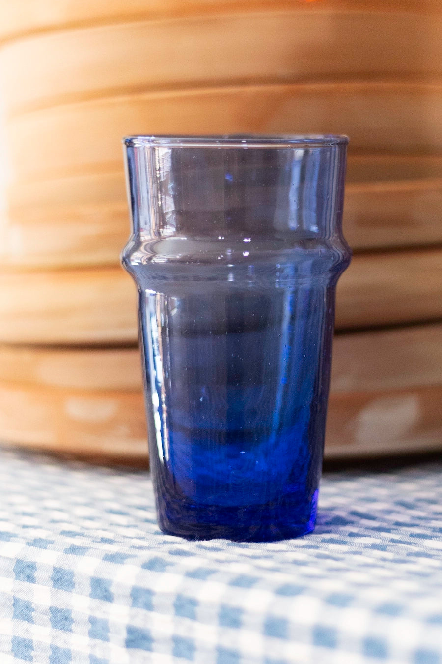 Vaso de vidrio azul
